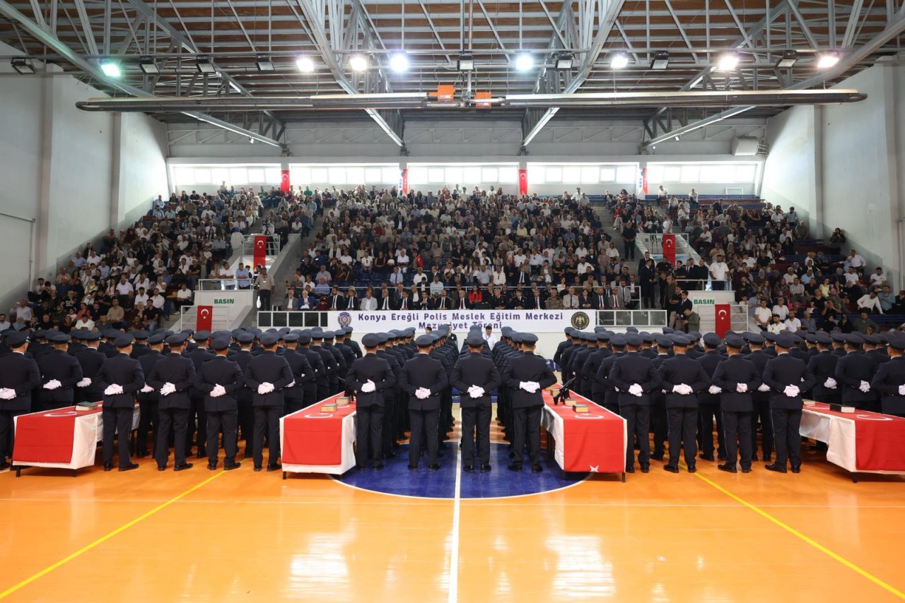 32.Dönem Polis Memuru adaylarının mezuniyet sevinci