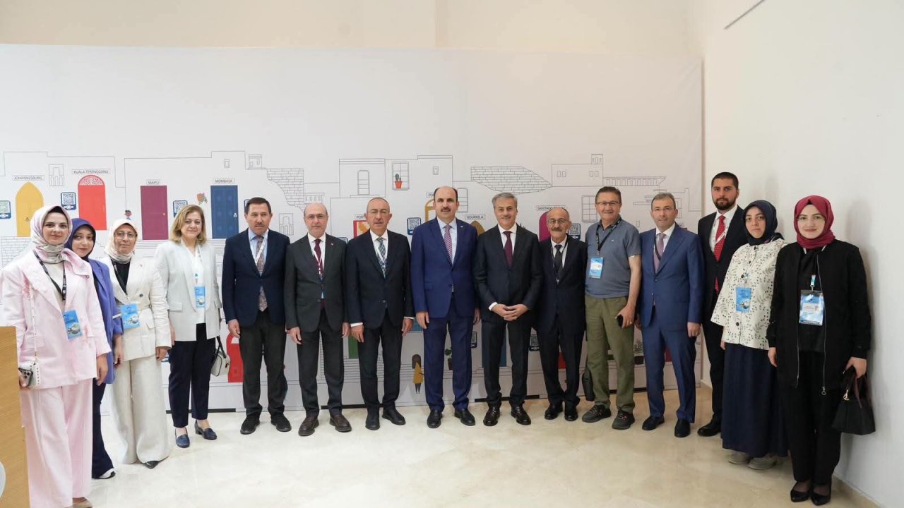 Altay, bir kez daha Dünya Belediyeler Birliği başkanı seçildi