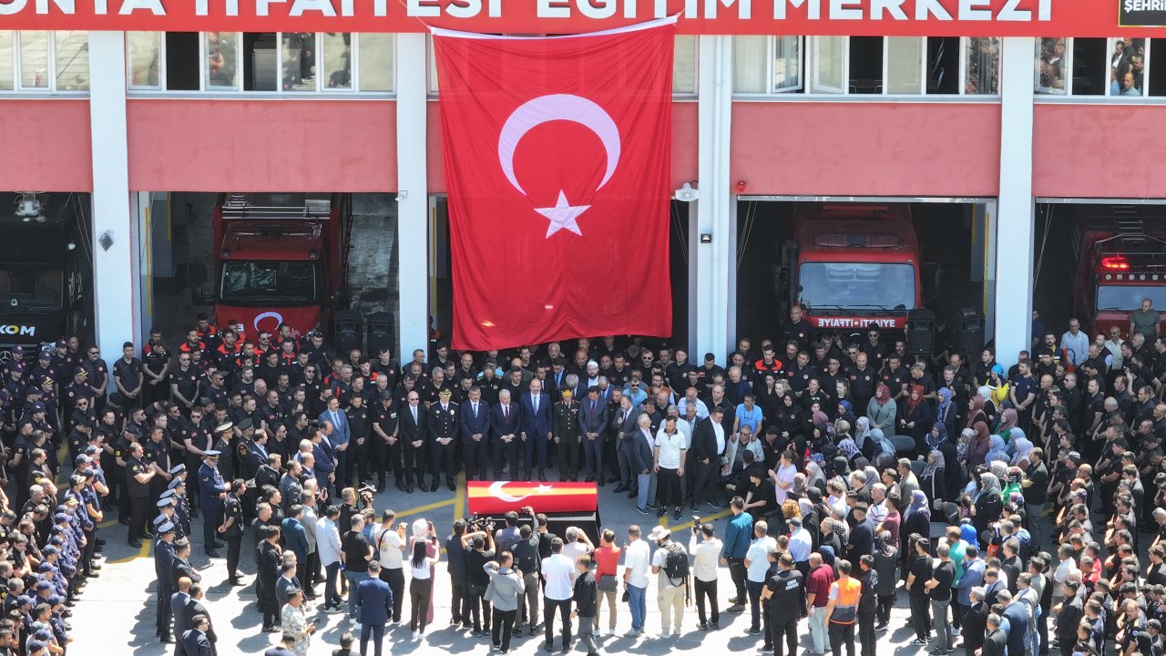Şehit İtfaiyeci memleketine uğurlandı