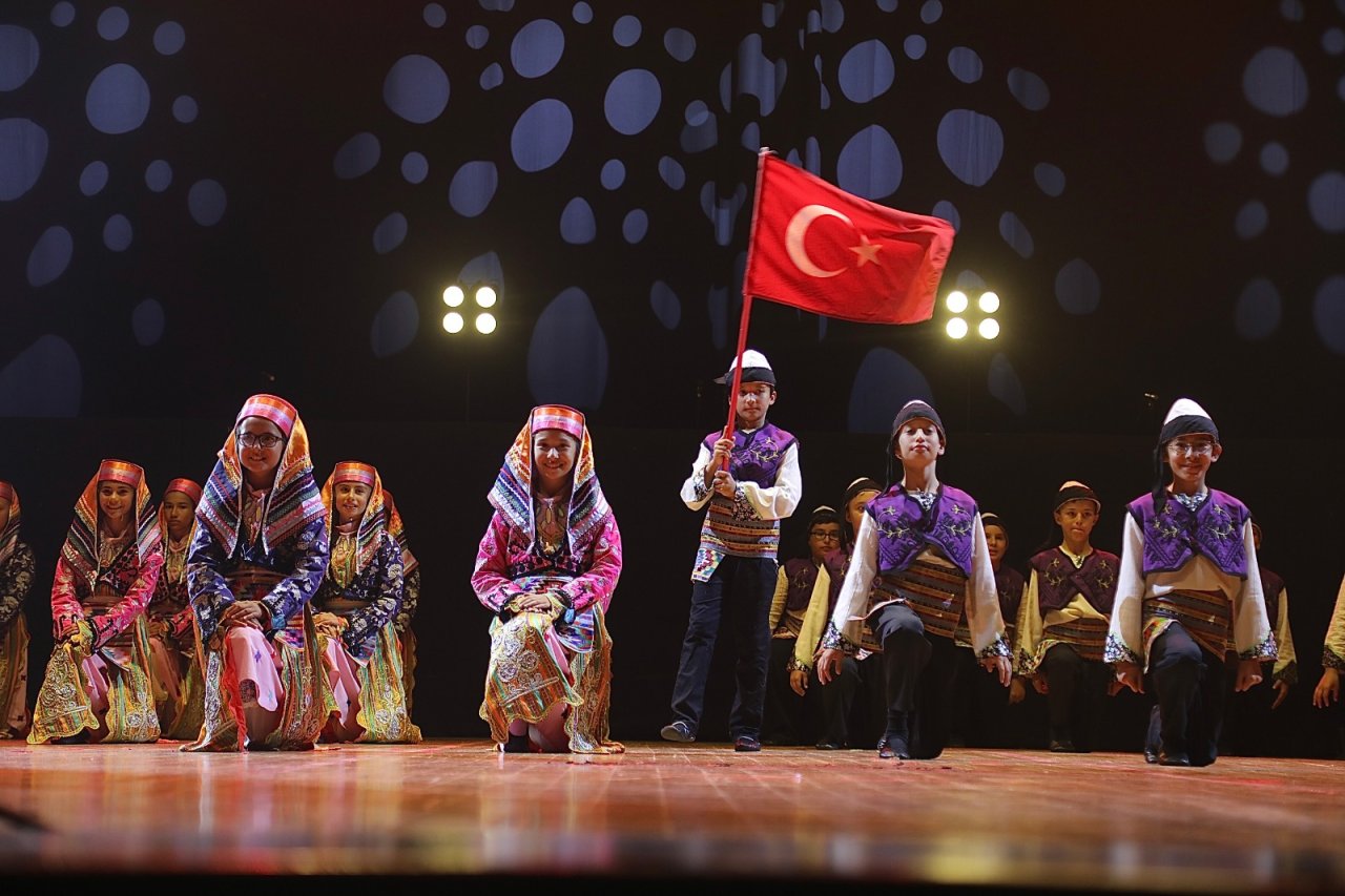 Halk Oyunları şöleni başlıyor