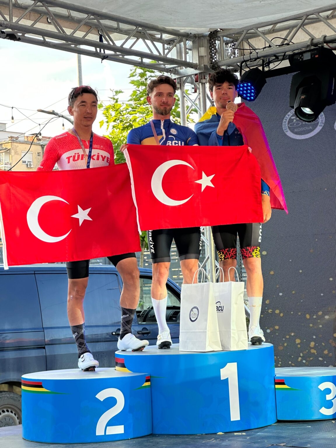 Bisikletçilerden Uluslararası Arenada Madalya Yağmuru