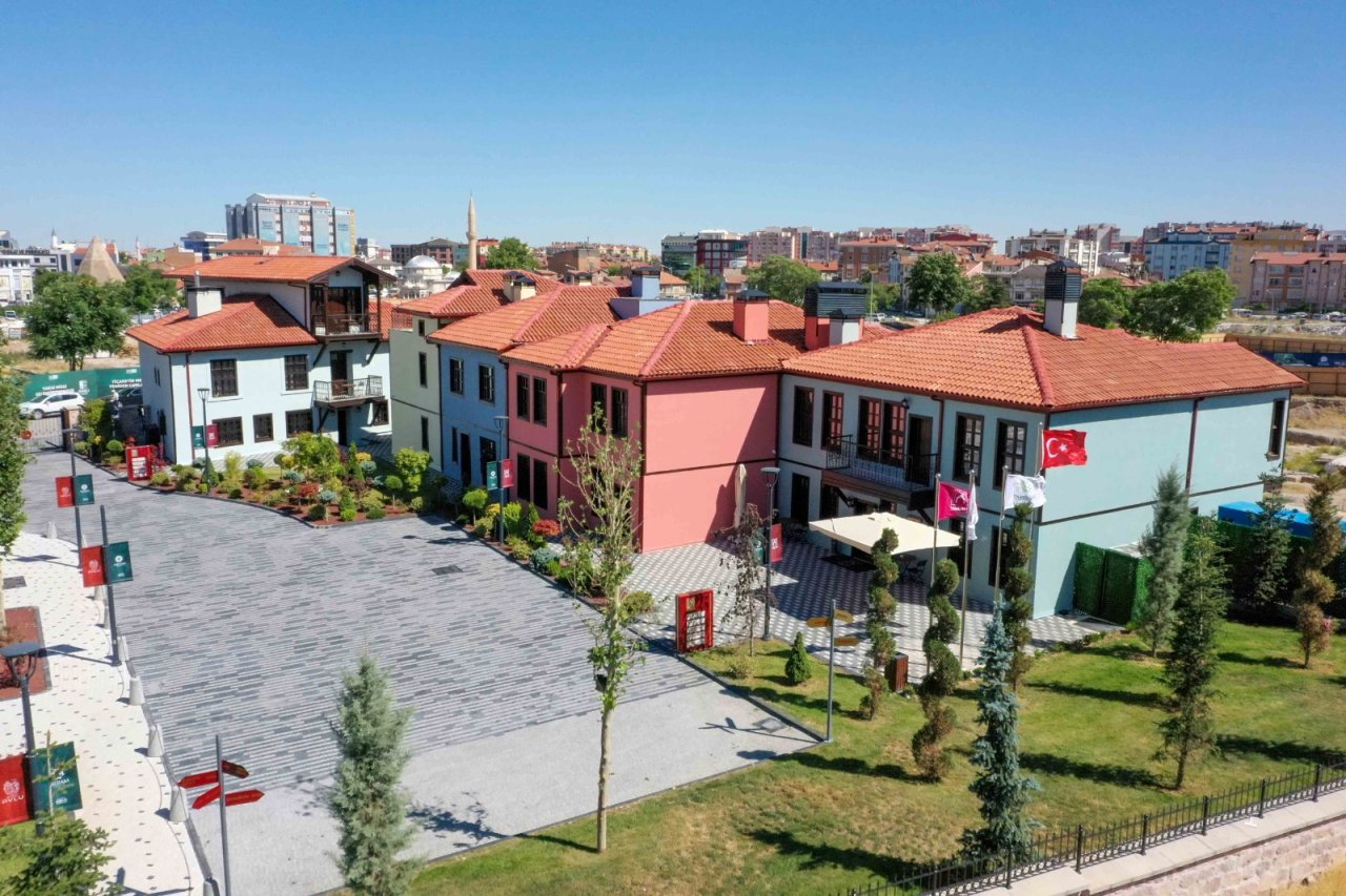 Sırçalı Otel bir yaşında