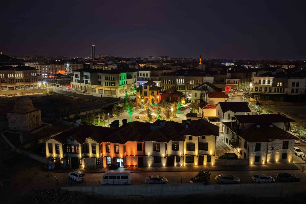 Sırçalı Otel bir yaşında