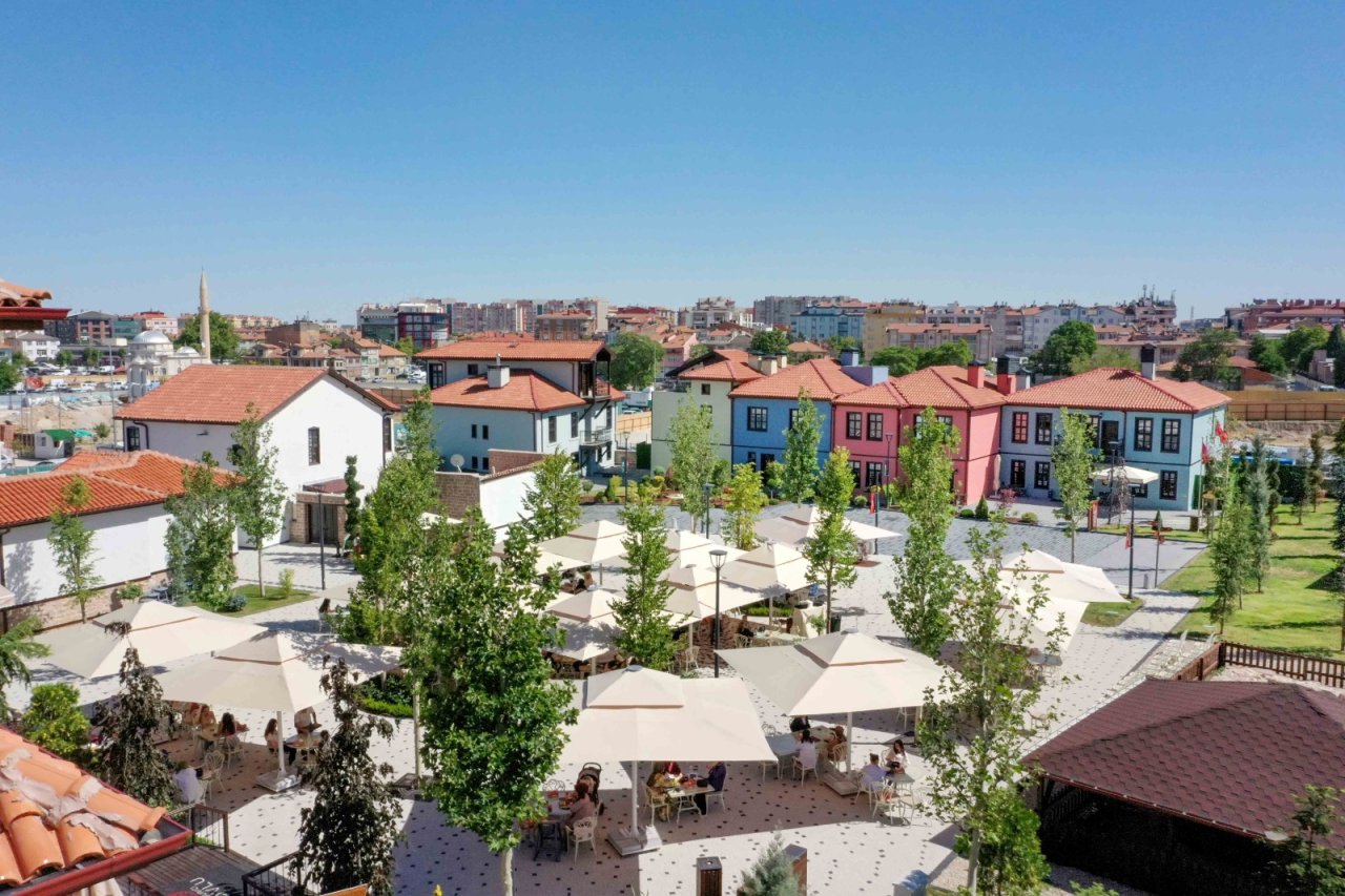 Sırçalı Otel bir yaşında