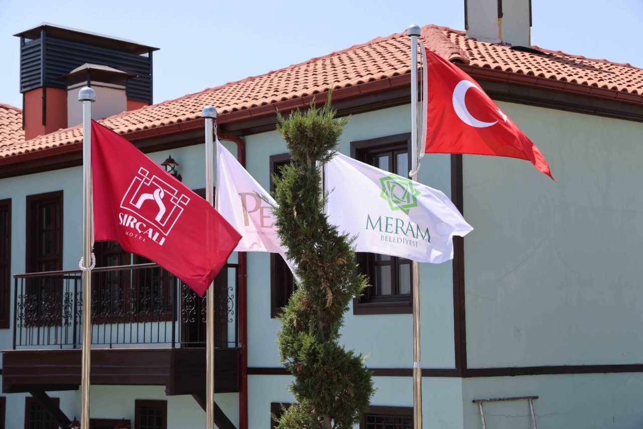 Sırçalı Otel bir yaşında