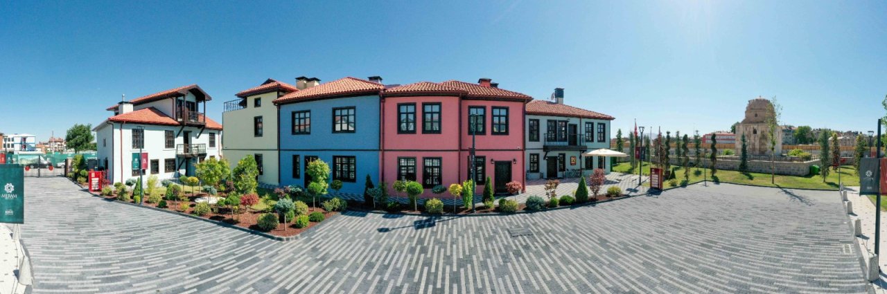Sırçalı Otel bir yaşında