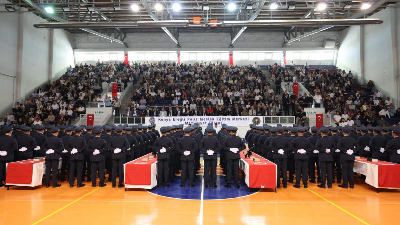 32.Dönem Polis Memuru adaylarının mezuniyet sevinci