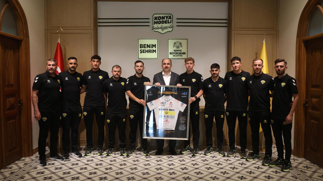 Büyükşehirli bisikletçilerden Altay'a ziyaret