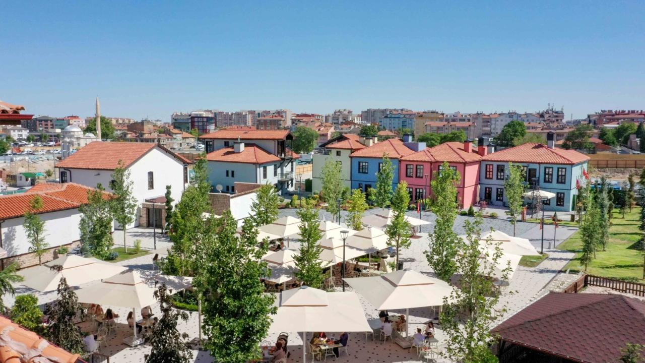 Sırçalı Otel bir yaşında